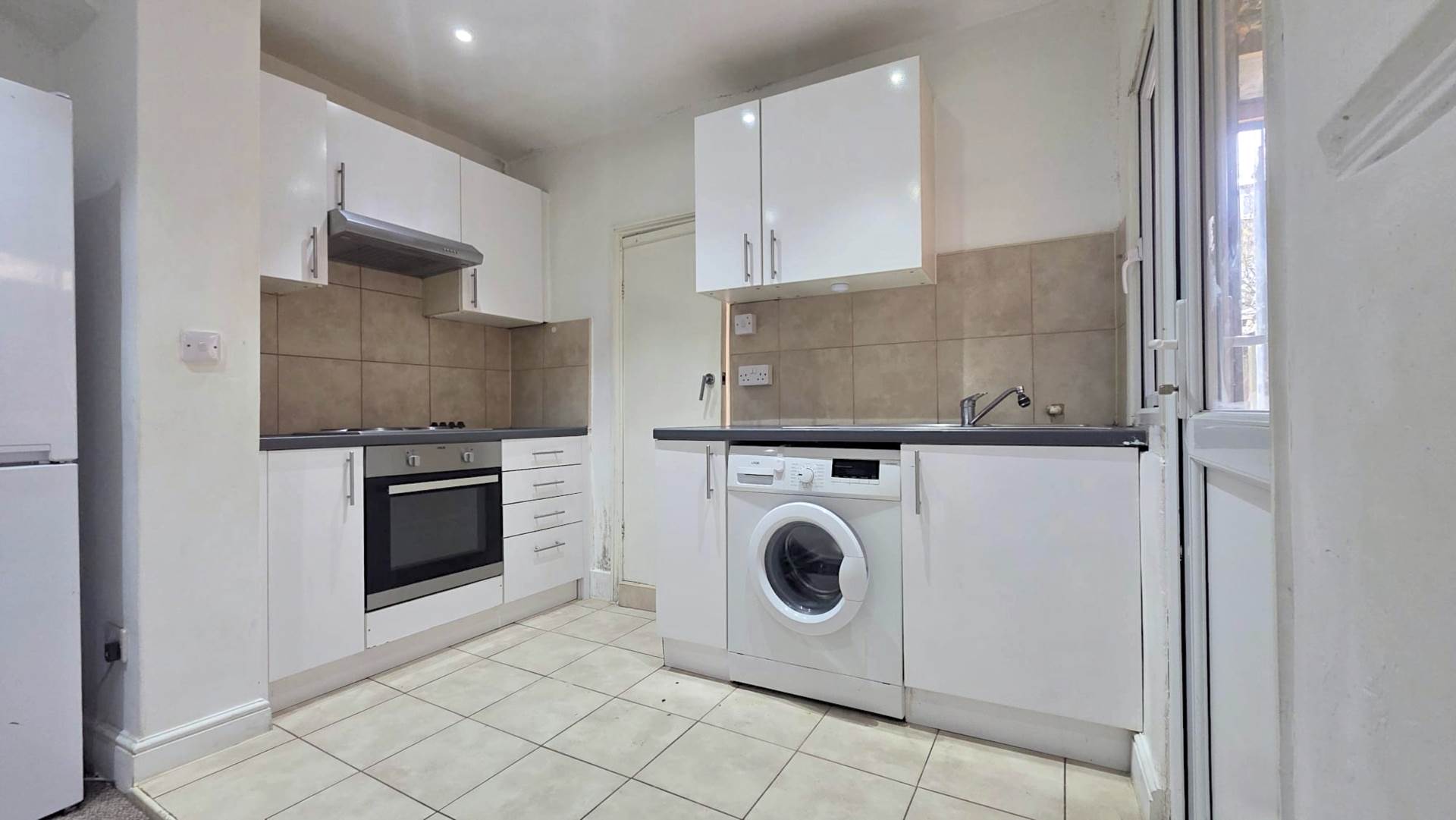 Michigan Avenue, London, E12 5JD, Image 5