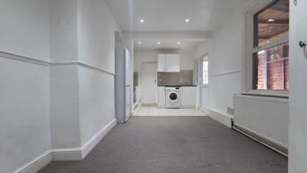 Michigan Avenue, London, E12 5JD, Image 2