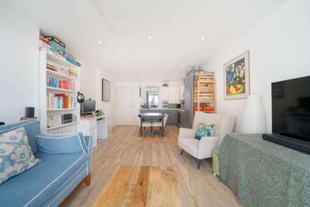 Kempton Mews, East Ham, E6 2BF, Image 4