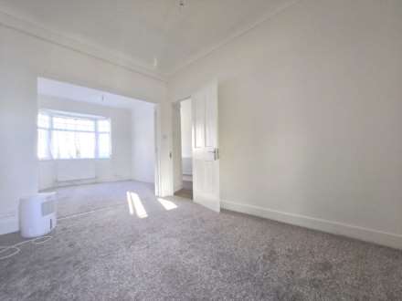 Third Avenue, Manor Park, E12, Image 3