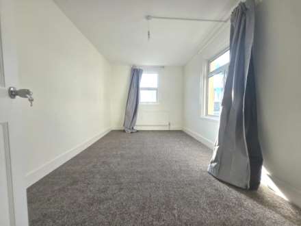 Third Avenue, Manor Park, E12, Image 6