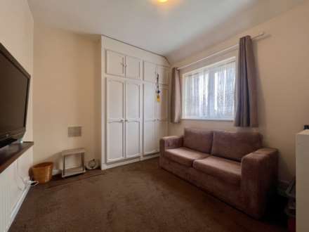 Valence Wood Road, Dagenham, RM8, Image 13