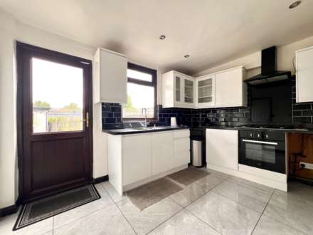 Little Ilford Lane, London, E12 5PW, Image 6