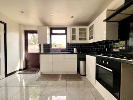 Little Ilford Lane, London, E12 5PW, Image 8
