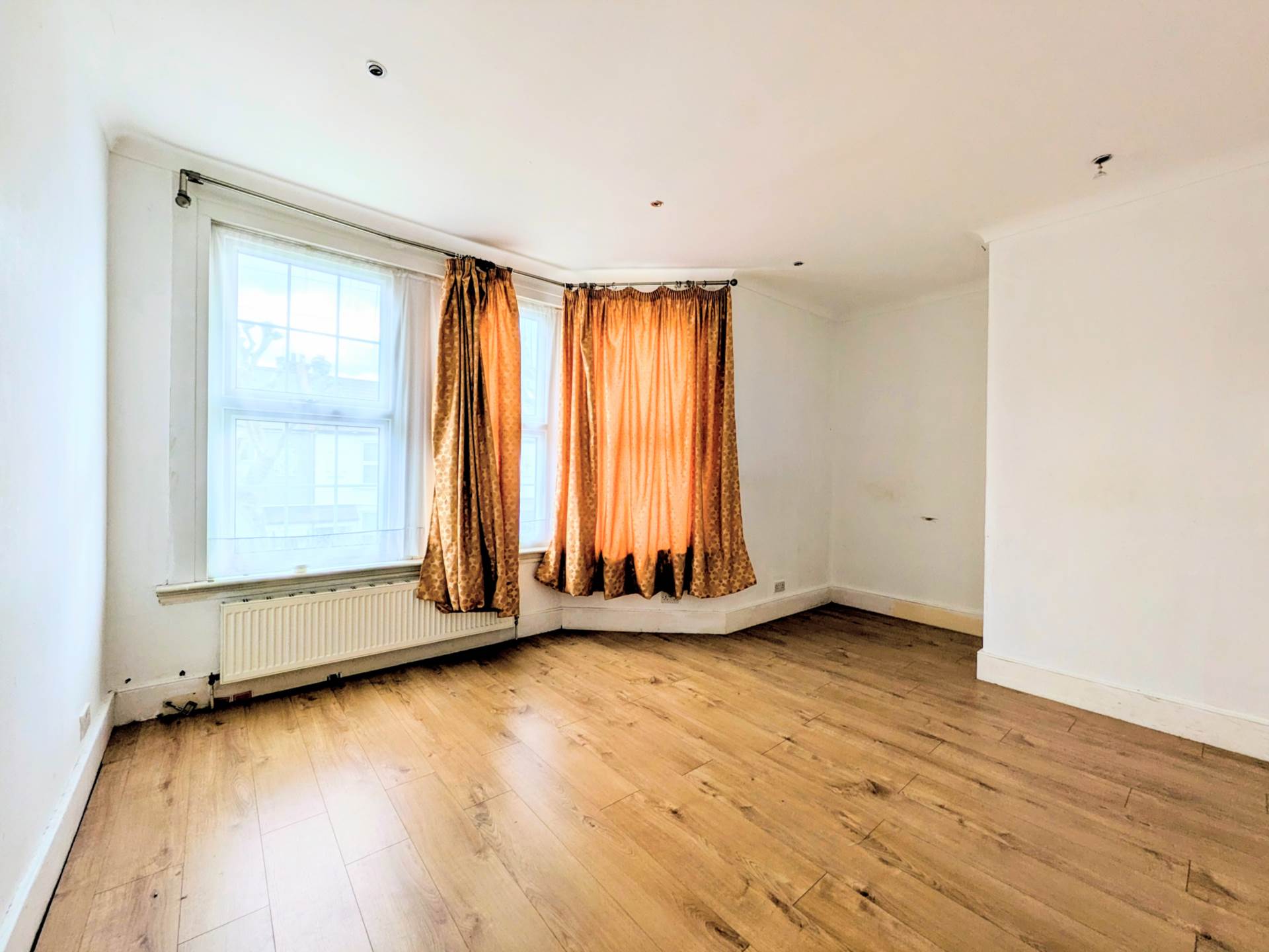 Henniker Gardens, East Ham, E6 3HT, Image 11