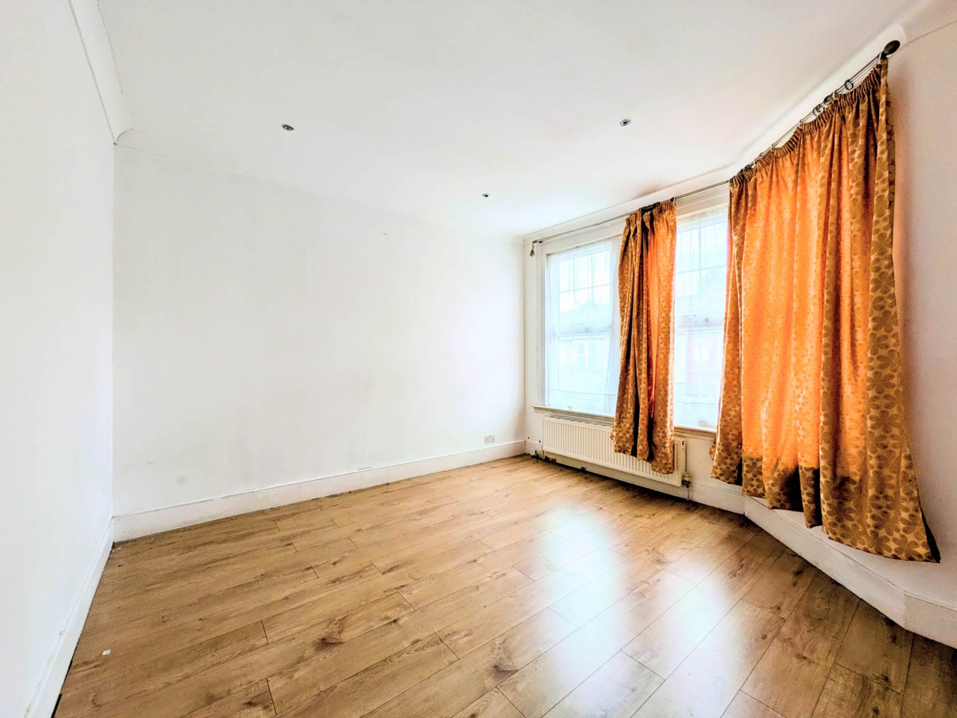 Henniker Gardens, East Ham, E6 3HT, Image 12