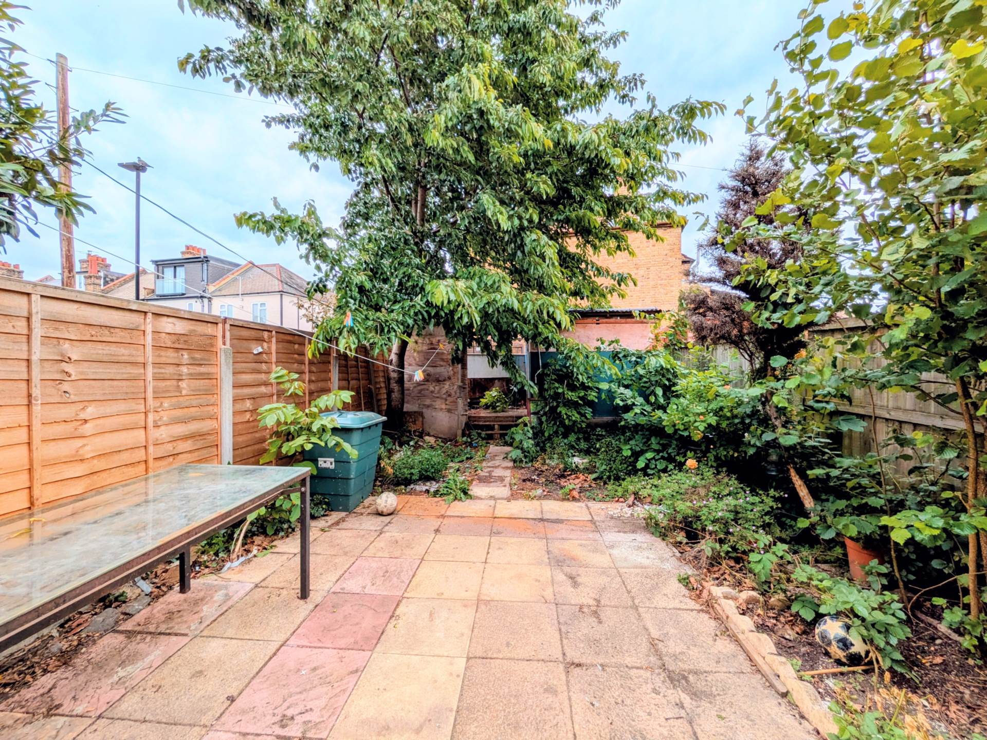 Henniker Gardens, East Ham, E6 3HT, Image 8