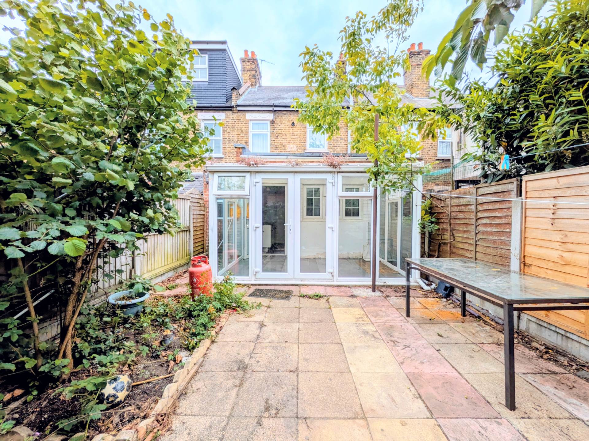 Henniker Gardens, East Ham, E6 3HT, Image 9