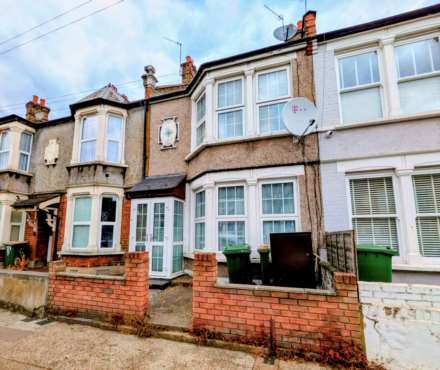 Henniker Gardens, East Ham, E6 3HT