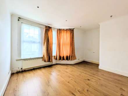 Henniker Gardens, East Ham, E6 3HT, Image 11
