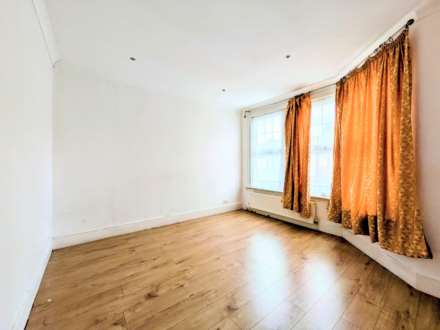 Henniker Gardens, East Ham, E6 3HT, Image 12