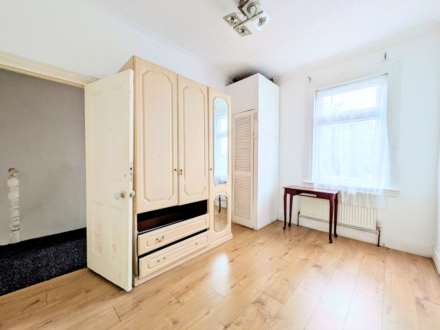 Henniker Gardens, East Ham, E6 3HT, Image 13