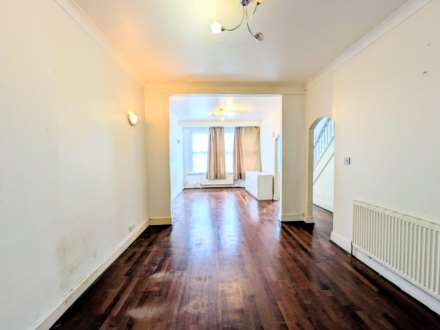 Henniker Gardens, East Ham, E6 3HT, Image 5
