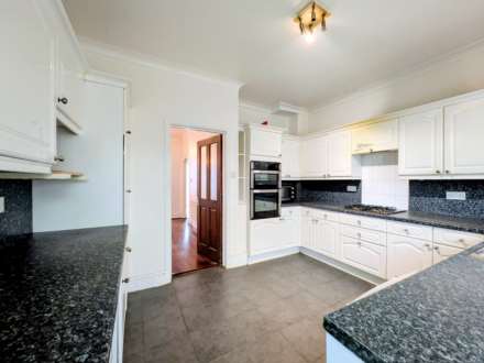 Henniker Gardens, East Ham, E6 3HT, Image 6