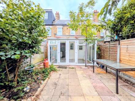 Henniker Gardens, East Ham, E6 3HT, Image 9
