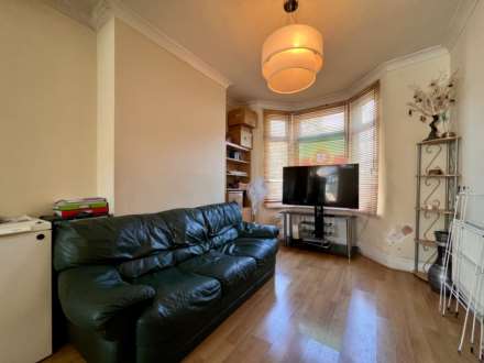 Upperton Road West, Plaistow, E13 9LT, Image 1