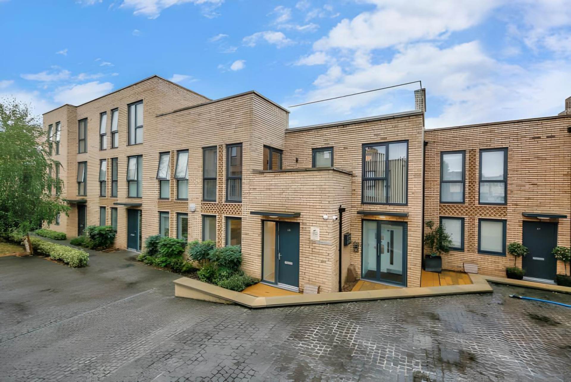 Kempton Mews, East Ham, E6 2BF, Image 1