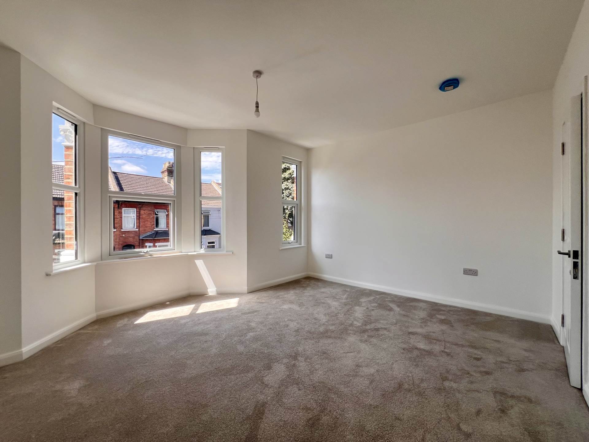 Salisbury Road, London, E12 6AA, Image 12