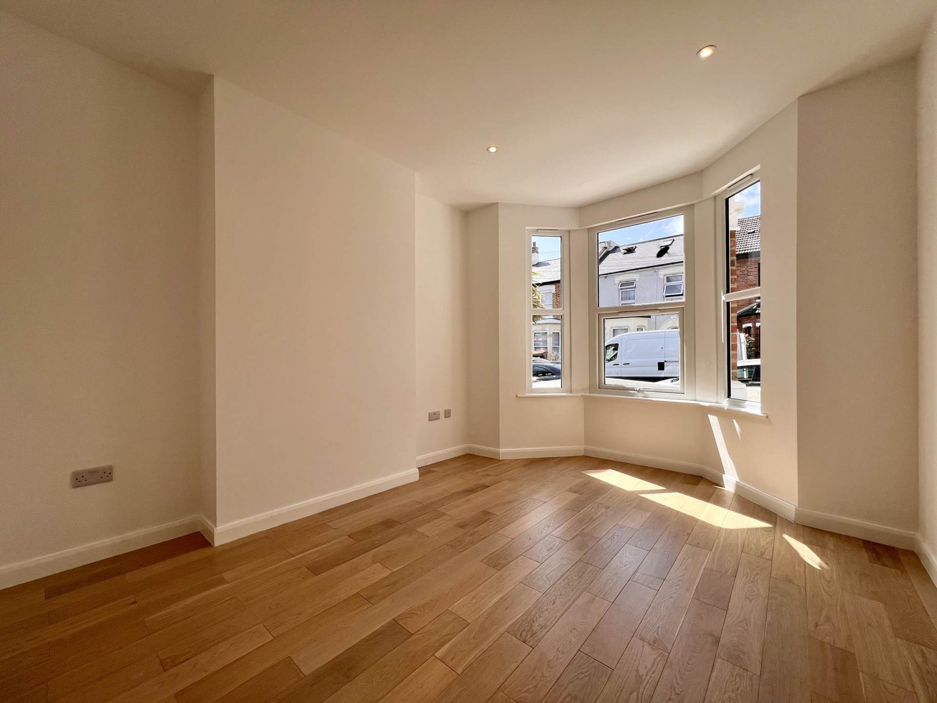 Salisbury Road, London, E12 6AA, Image 4