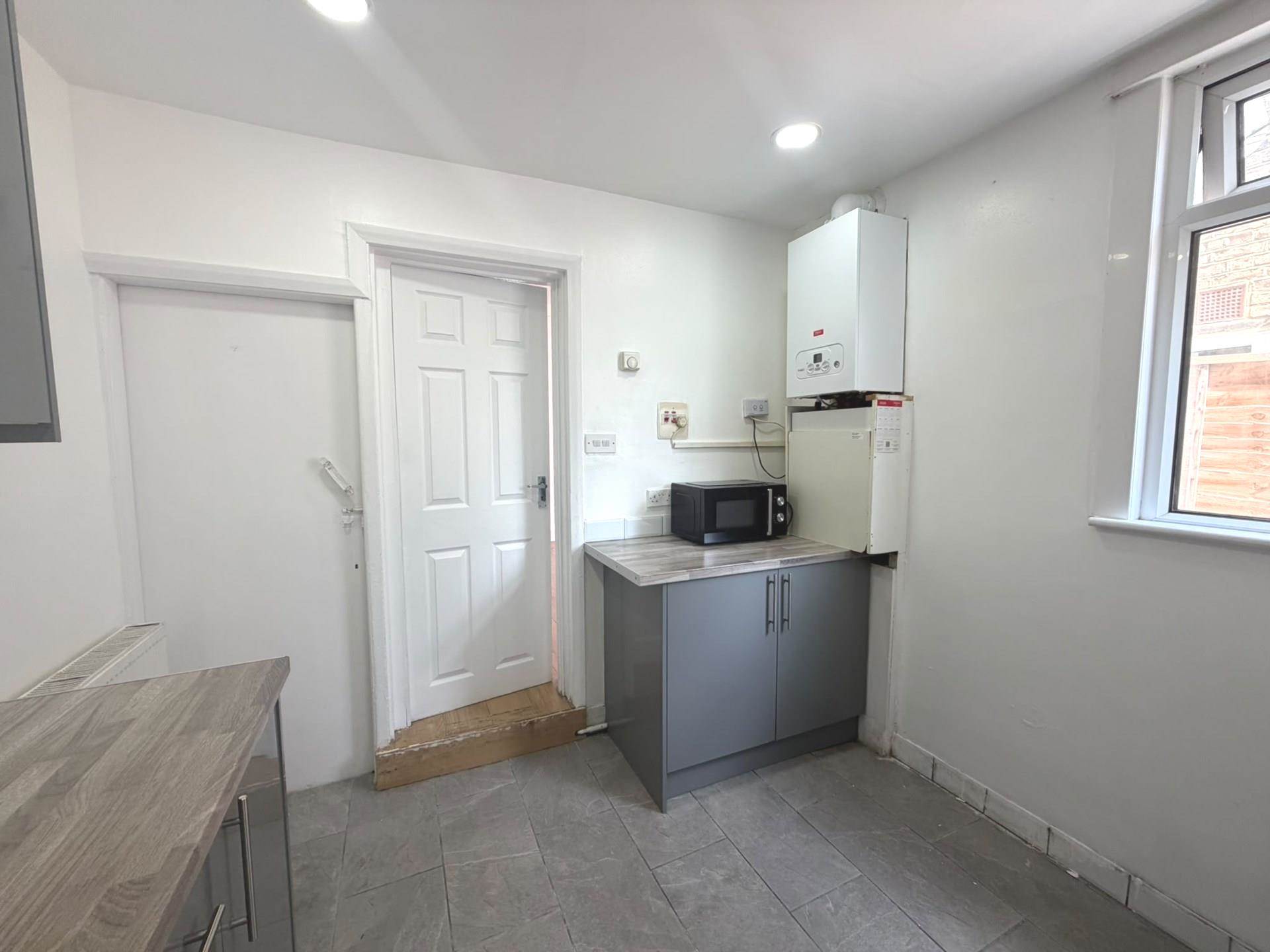 Radlix Road, Leyton, E10, Image 2