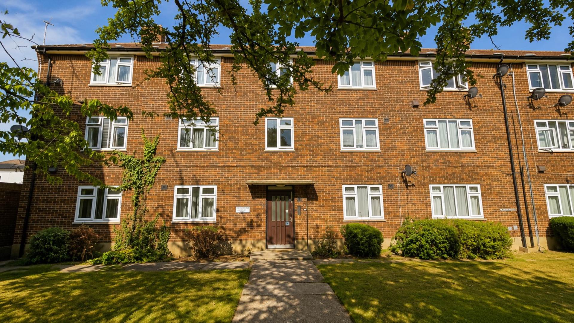 Claybury Broadway, Ilford, IG5 0LH, Image 12