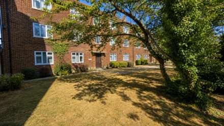 Claybury Broadway, Ilford, IG5 0LH