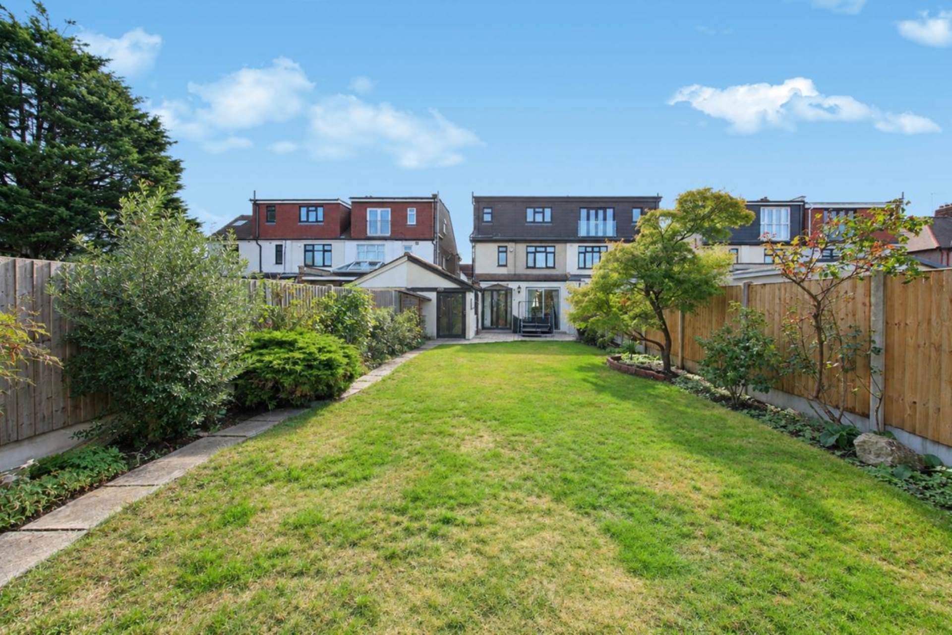 Beechwood Gardens, Ilford, IG5 0AQ, Image 16