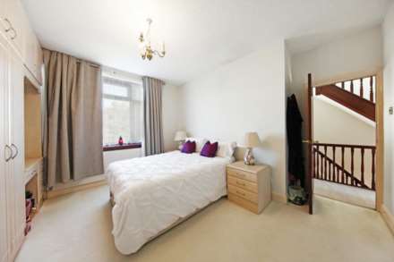 Beechwood Gardens, Ilford, IG5 0AQ, Image 11