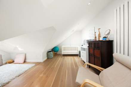 Beechwood Gardens, Ilford, IG5 0AQ, Image 12