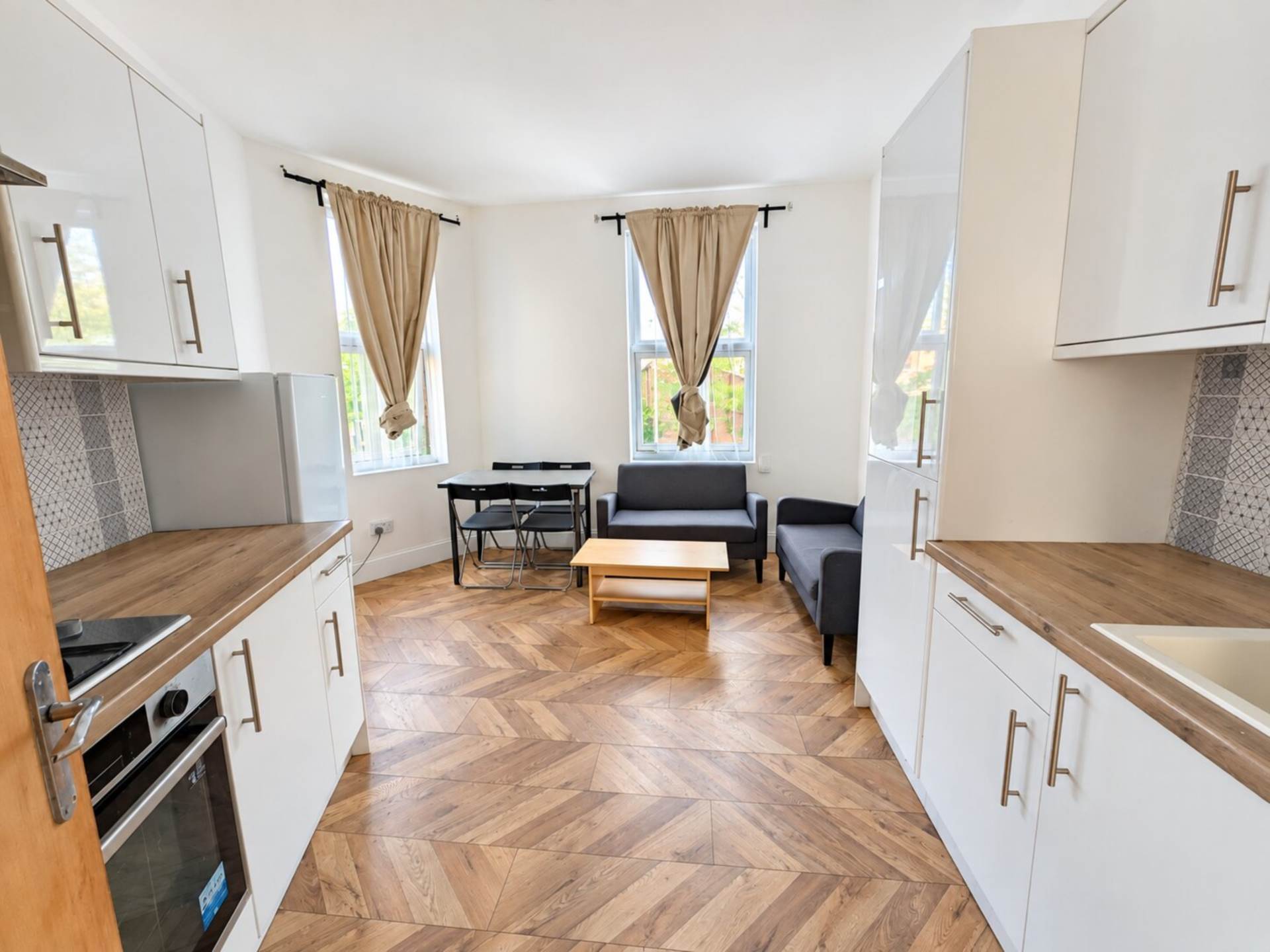 High Road, Leytonstone, E11 4PB, Image 1