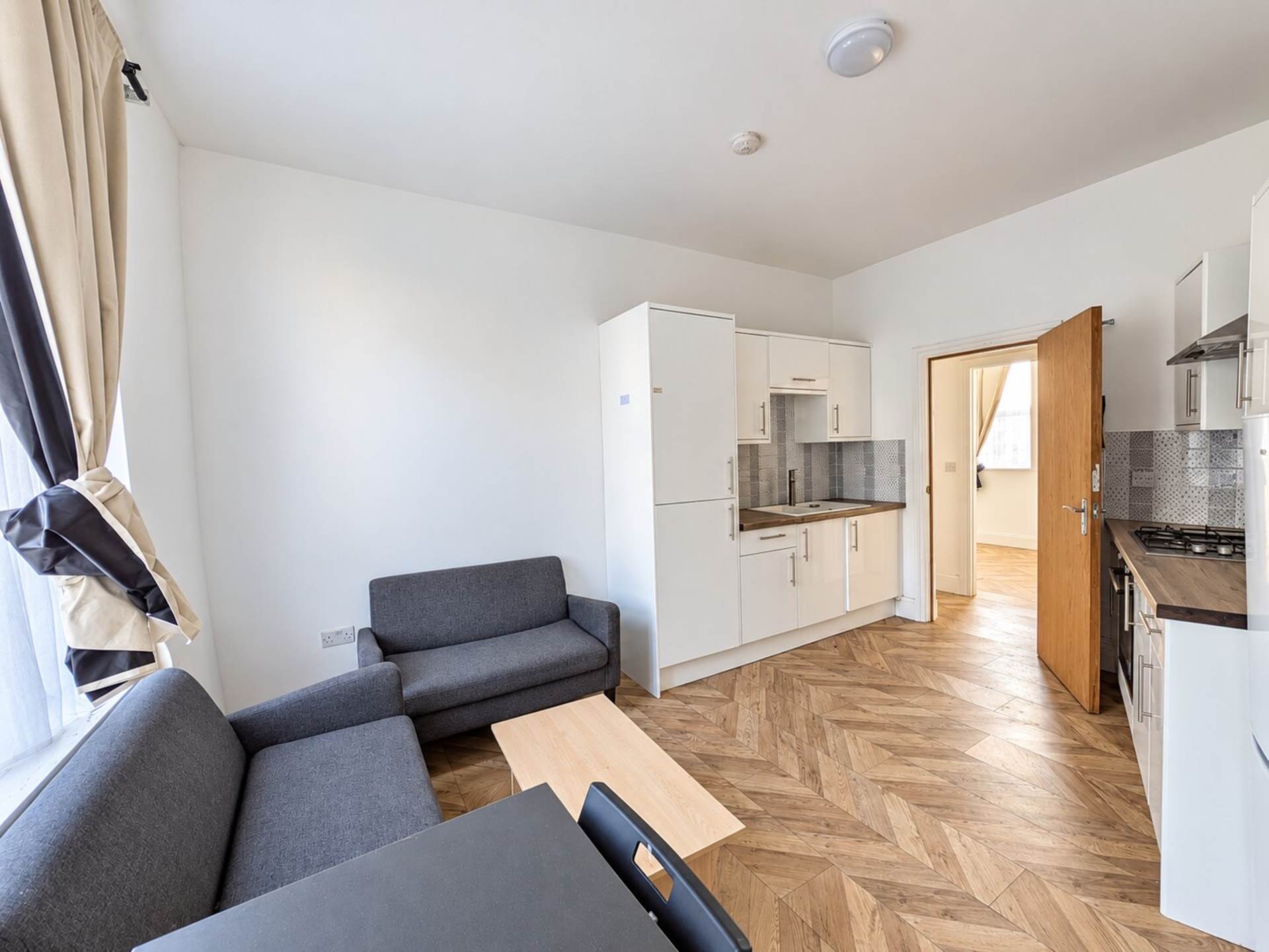 High Road, Leytonstone, E11 4PB, Image 3