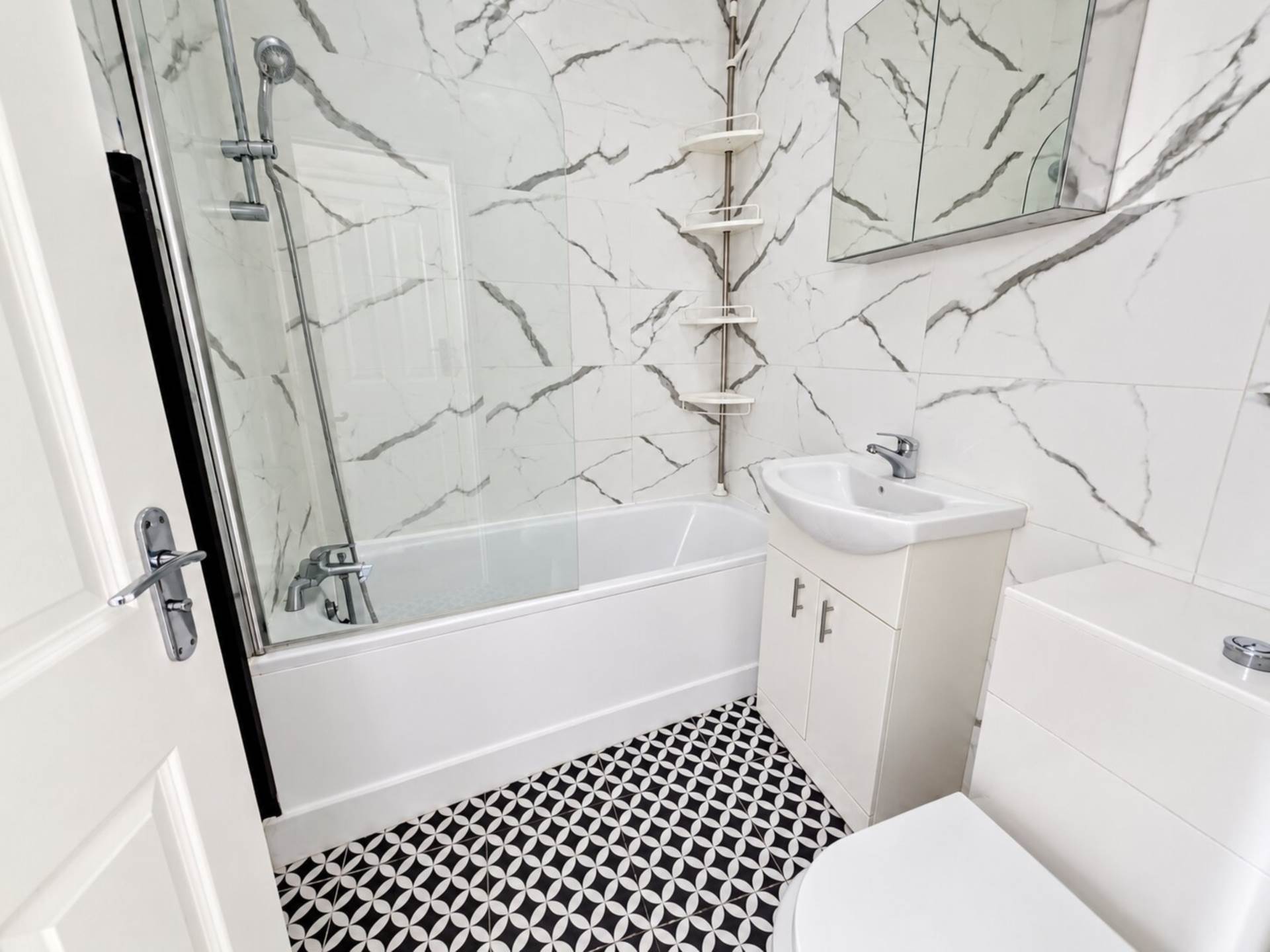 High Road, Leytonstone, E11 4PB, Image 4