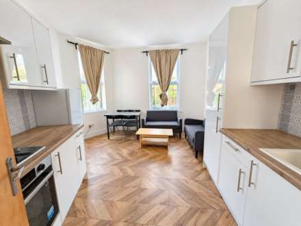 4 Bedroom Flat, High Road, Leytonstone, E11 4PB