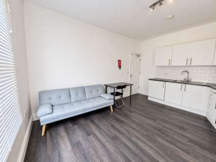 High Road, Leytonstone, E11 4PB, Image 9