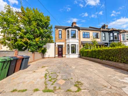 2 Bedroom Flat, Bulwar Road, Leytonstone, E11