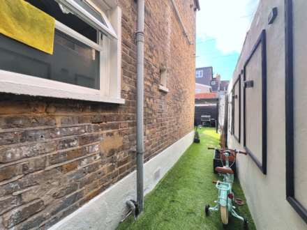 Bartle Avenue, London, E6 3AJ, Image 13