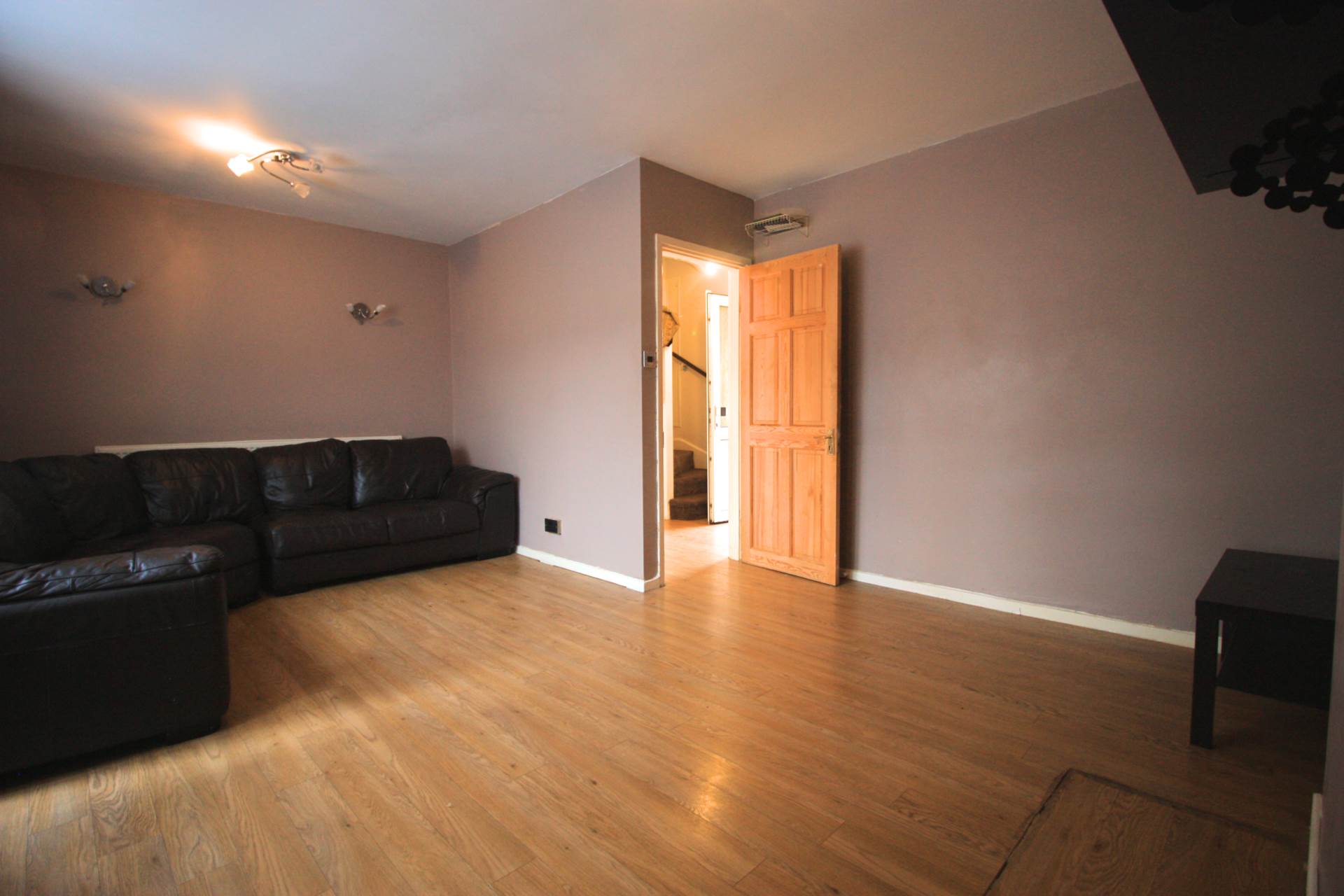 Kings Court, Plaistow, E13, Image 2