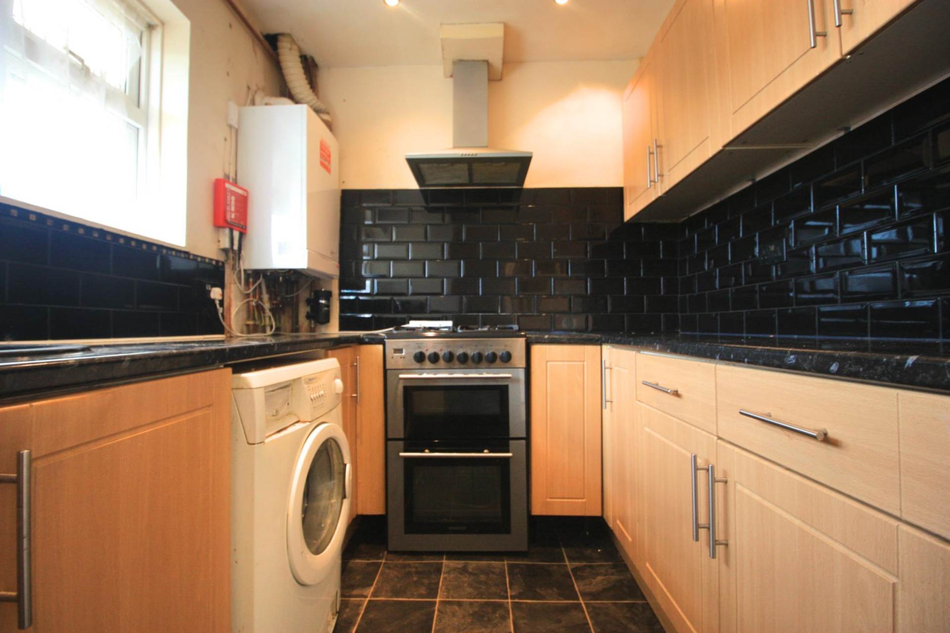 Kings Court, Plaistow, E13, Image 3