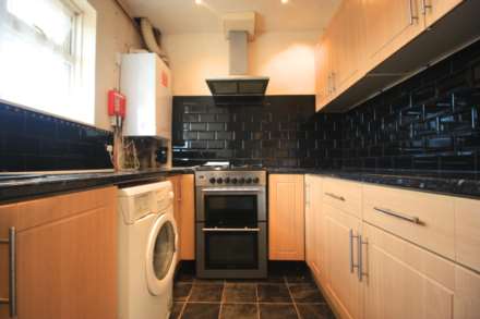 Kings Court, Plaistow, E13, Image 3