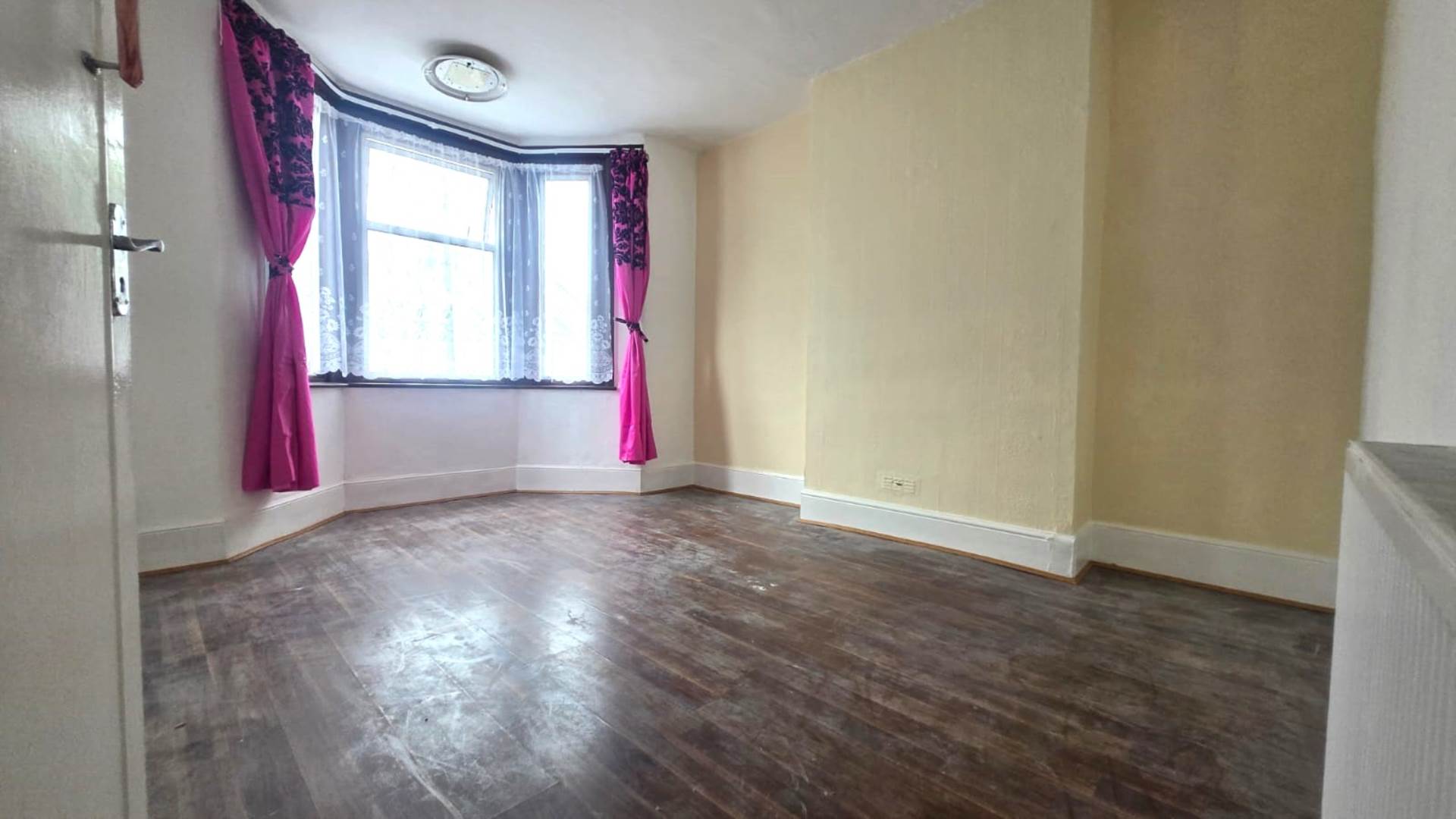Altmore Avenue, East Ham E6, Image 6