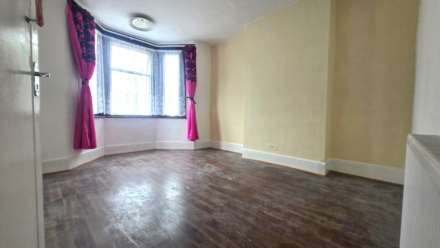 Altmore Avenue, East Ham E6, Image 6