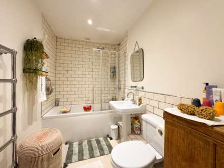 Larkhall Terrace, Bath, Image 22