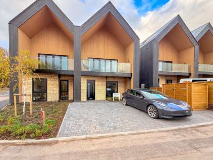 London Road West, Bath