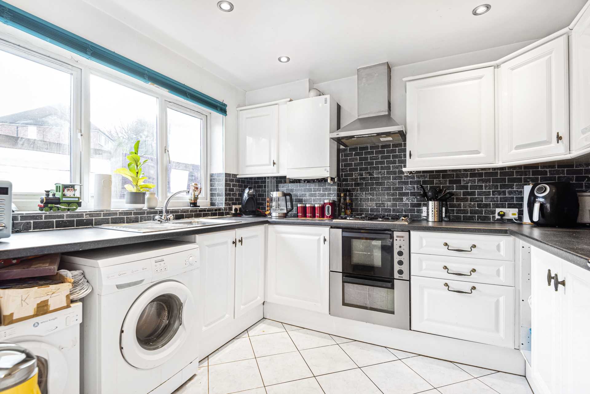 Derwent Avenue, Tilehurst, Image 2