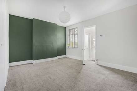 1 Bedroom Flat, Terrace Road North, Binfield
