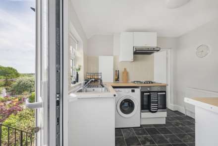 Terrace Road North, Binfield, Image 6