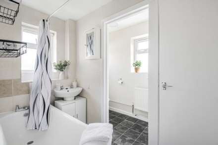 Terrace Road North, Binfield, Image 9