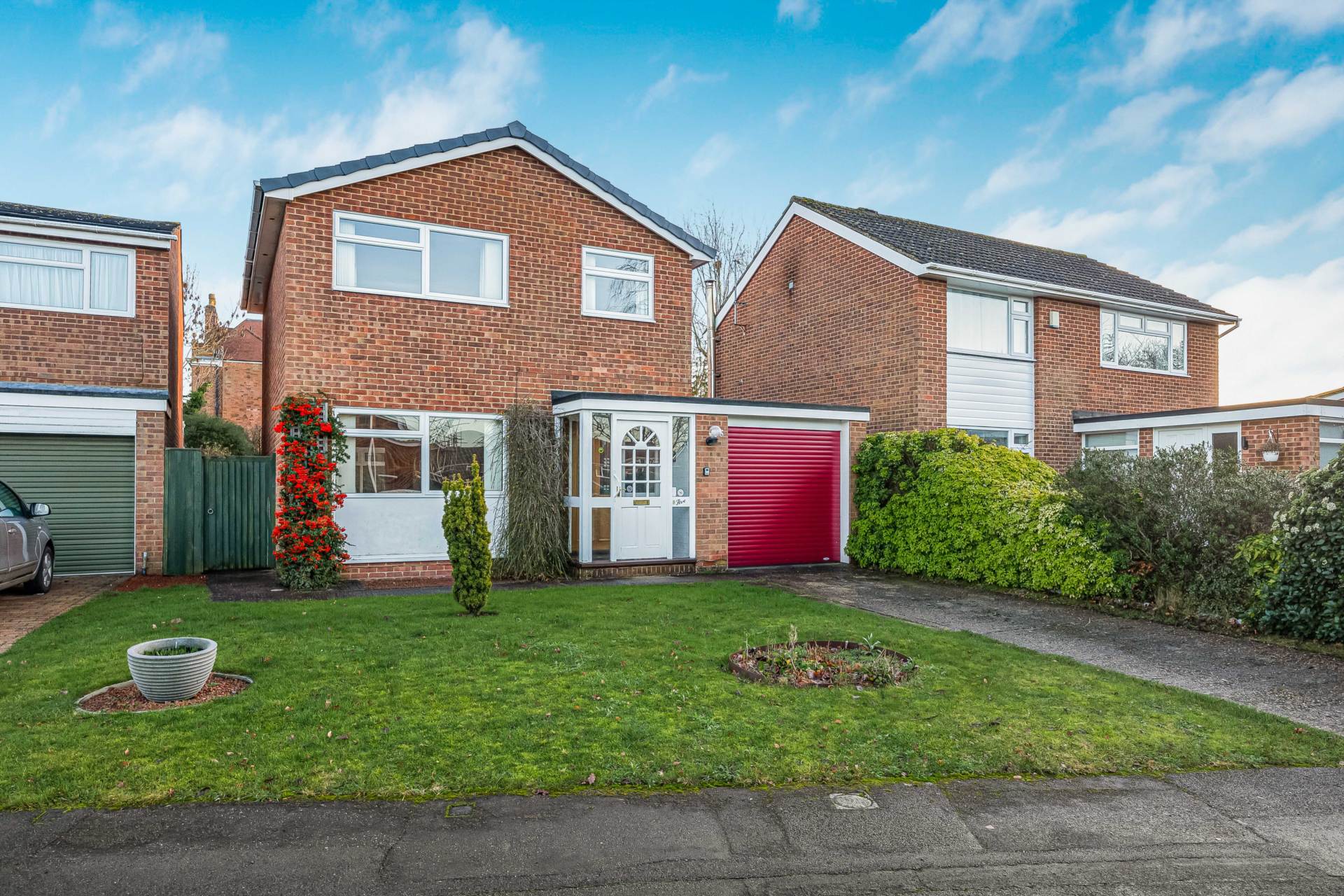 The Ridings, Emmer Green, Image 1