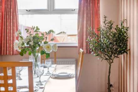 Poole Close, Tilehurst, Image 5