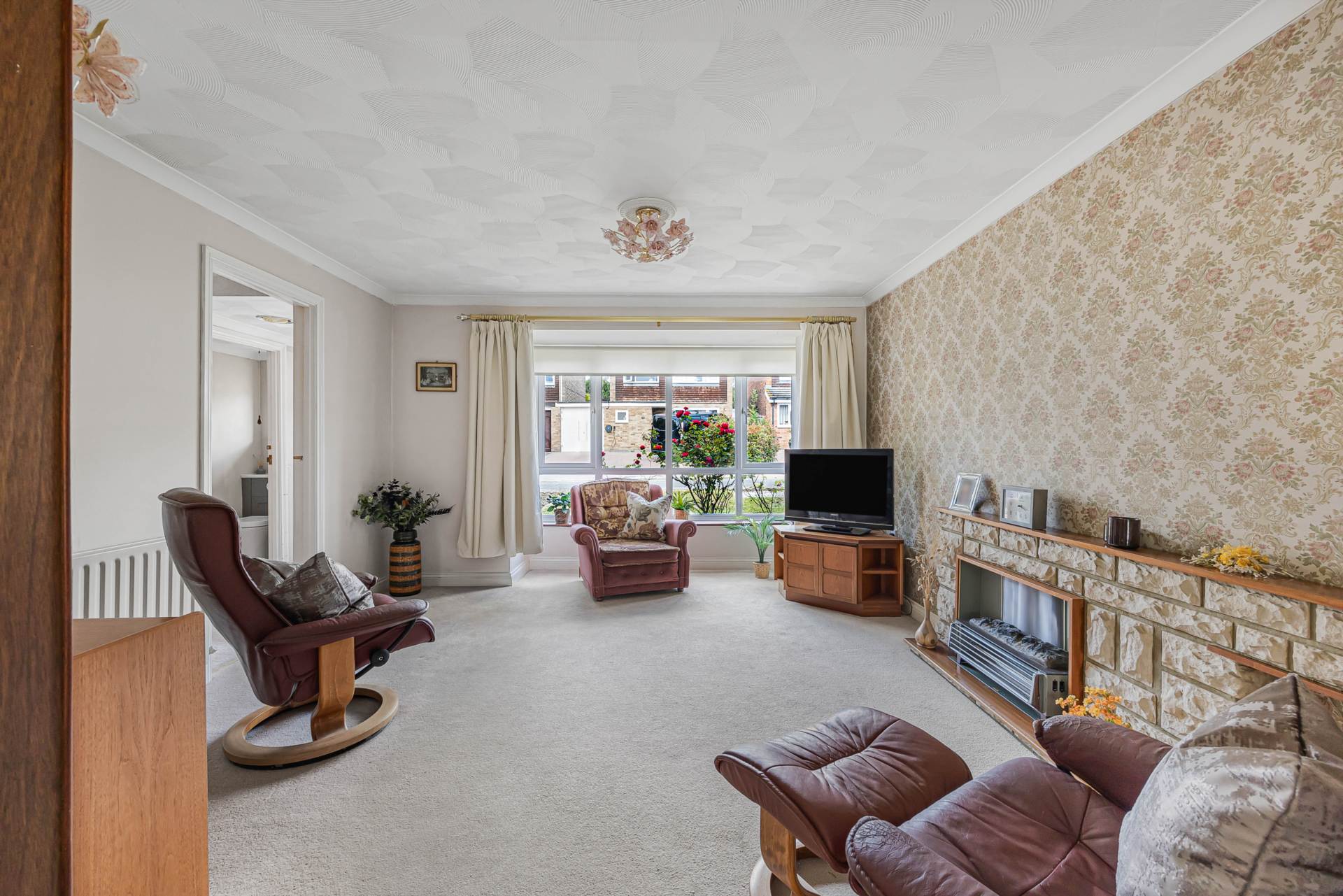 Staverton Close, Wokingham, Image 3